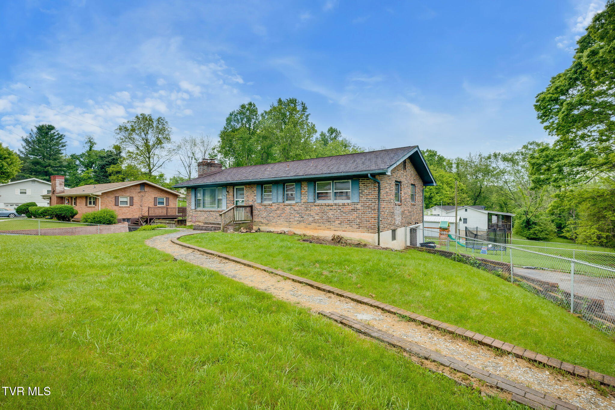109 Longwood Road Bristol, TN 37620 - Photo 3 of 28 003