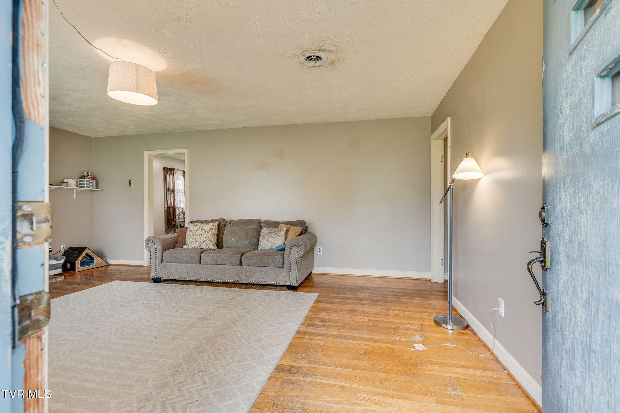 109 Longwood Road Bristol, TN 37620 - Photo 4 of 28 005