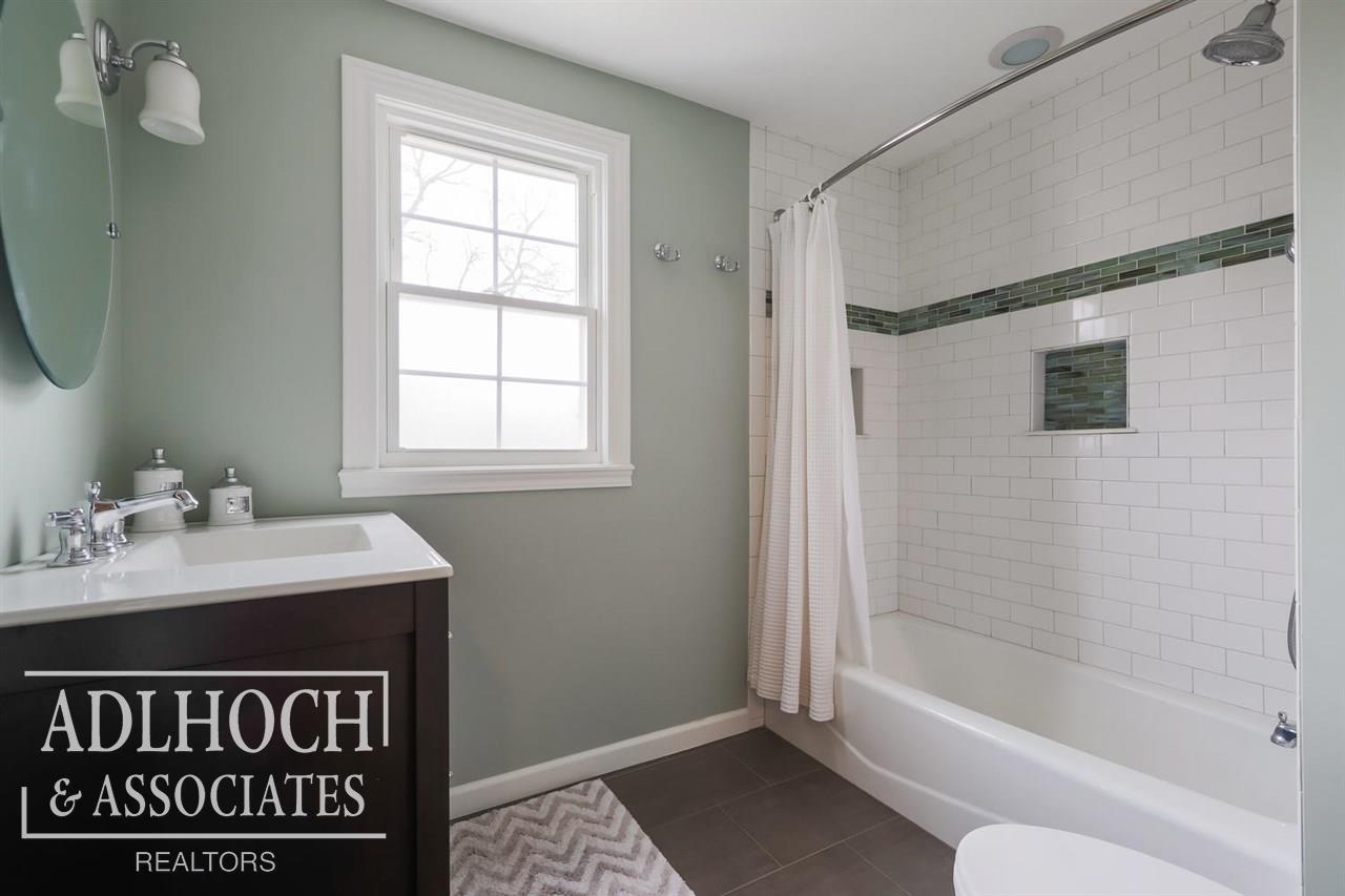 476 Cloverly Road Grosse Pointe Farms, MI 48236 - Photo 18 of 22