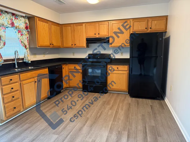 $1,425 | 1105 Lakeview Place, Roanoke, VA 24019