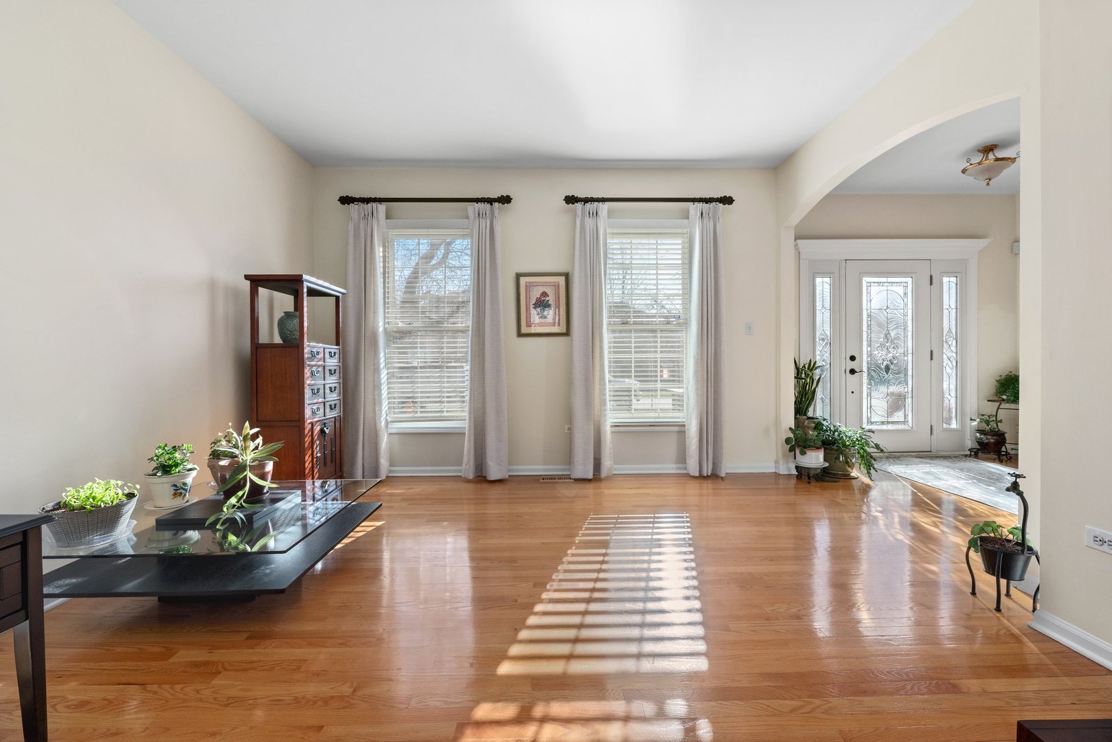 2527 Wild Timothy Road Naperville, IL 60564 - Photo 6 of 38 a living room with furniture