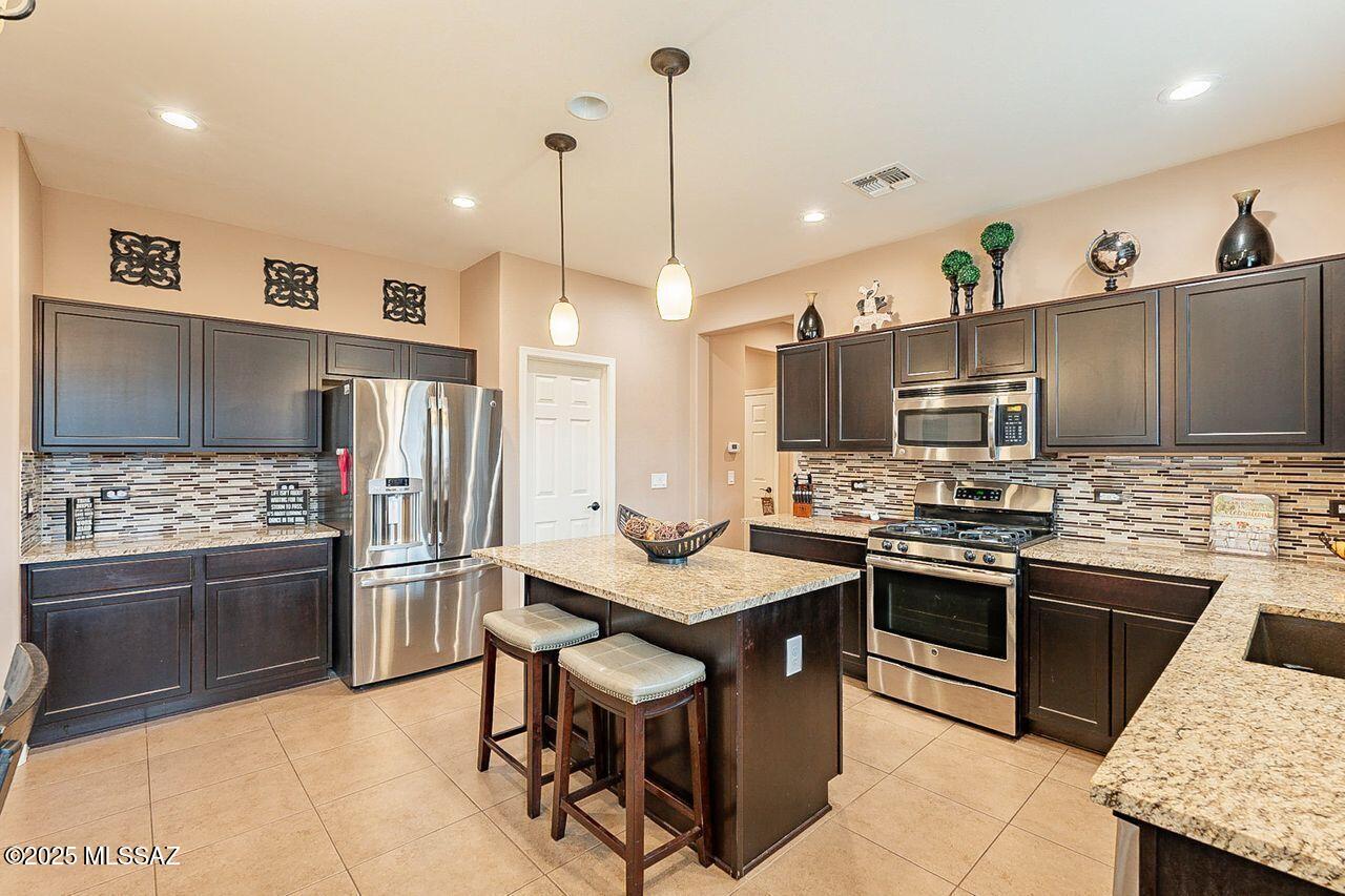 39003 South Running Roses Lane Saddlebrooke, AZ 85739 - Photo 11 of 35 Gallery Image 11