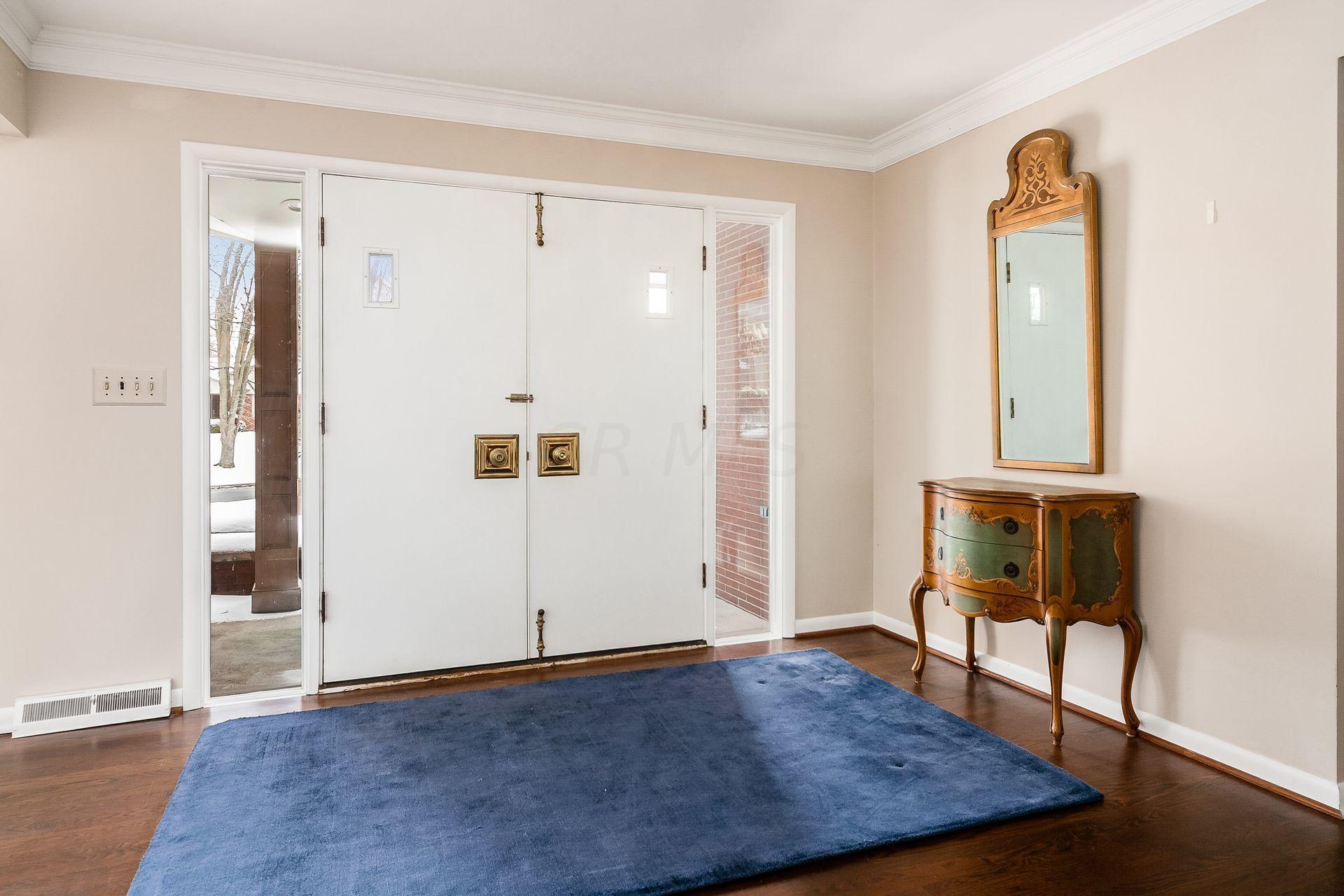 2151 Lytham Road Columbus, OH 43220 - Photo 4 of 53