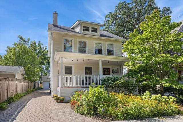 $905,000 | 7911 Oak Avenue, River Forest, IL 60305