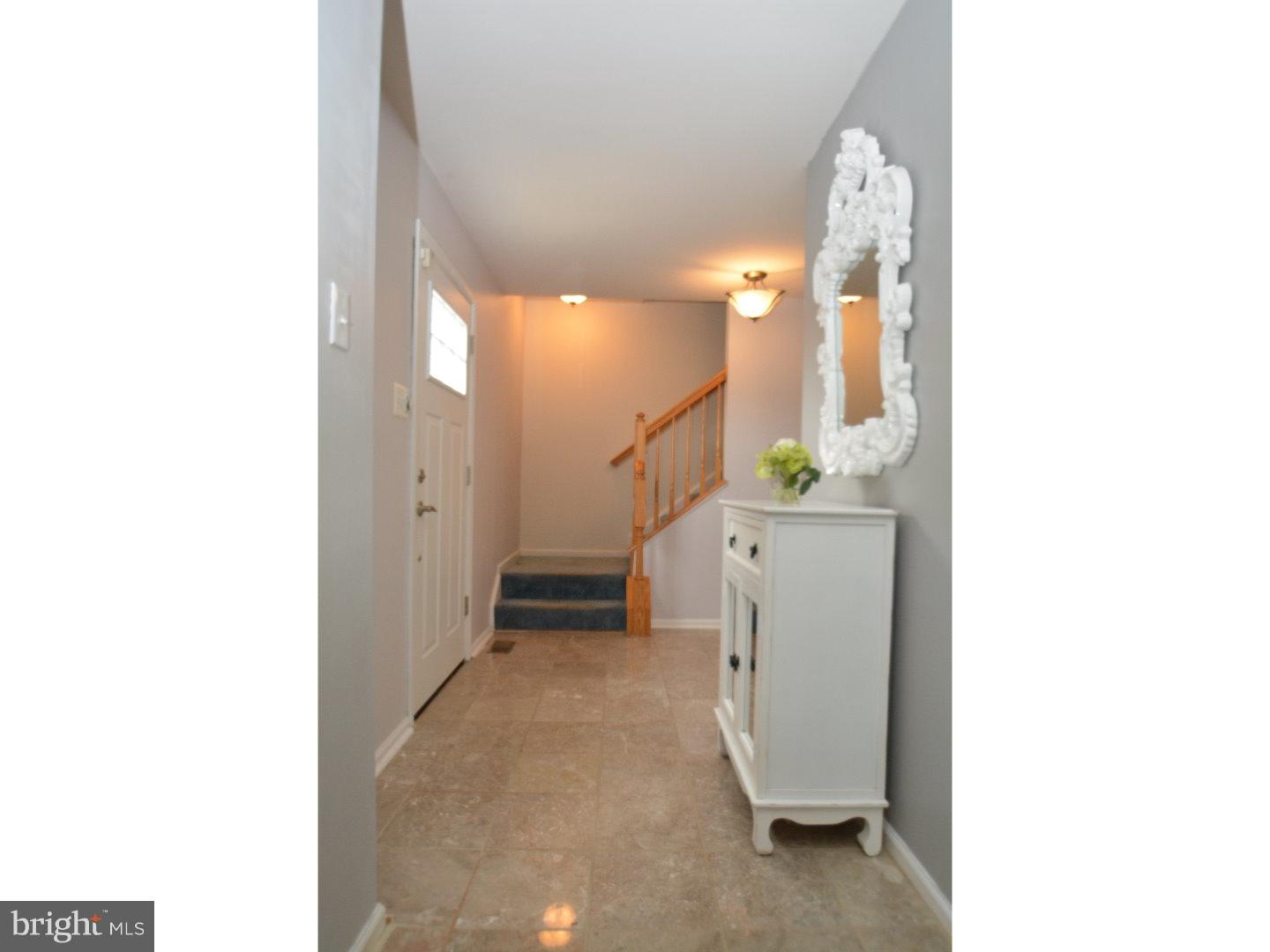 19 West Weatherly Road New Castle, DE 19720 - Photo 3 of 25 Foyer
