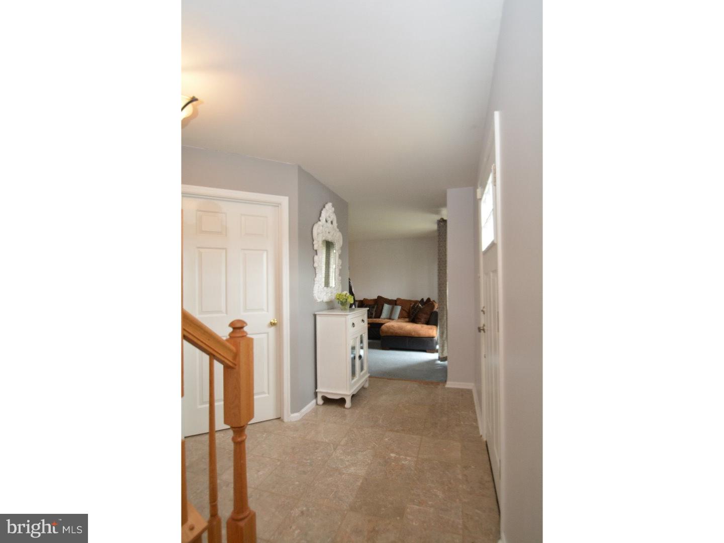 19 West Weatherly Road New Castle, DE 19720 - Photo 4 of 25 Foyer