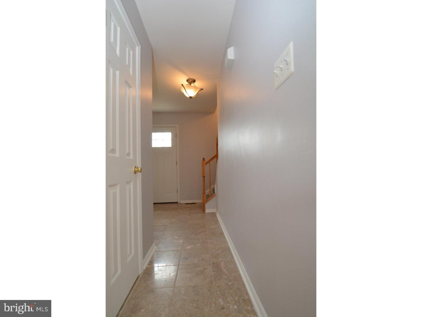 19 West Weatherly Road New Castle, DE 19720 - Photo 5 of 25 Hallway