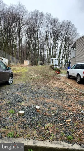a view of yard with a car parked