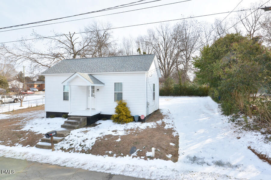 307 Oneida Street Graham, NC 27253 - Photo 2 of 22 DSC_0664