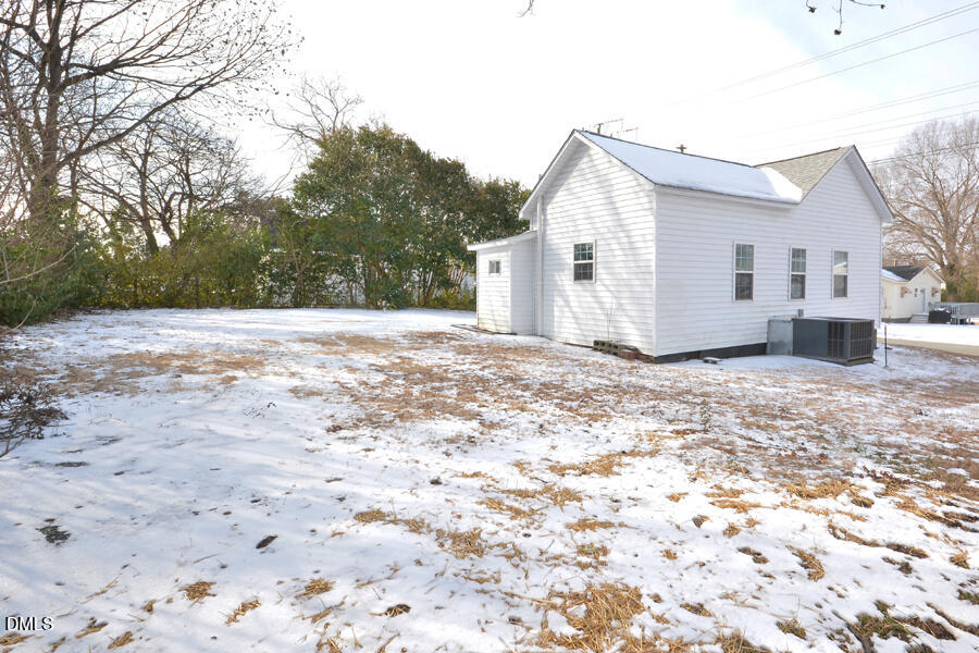 307 Oneida Street Graham, NC 27253 - Photo 3 of 22 DSC_0672