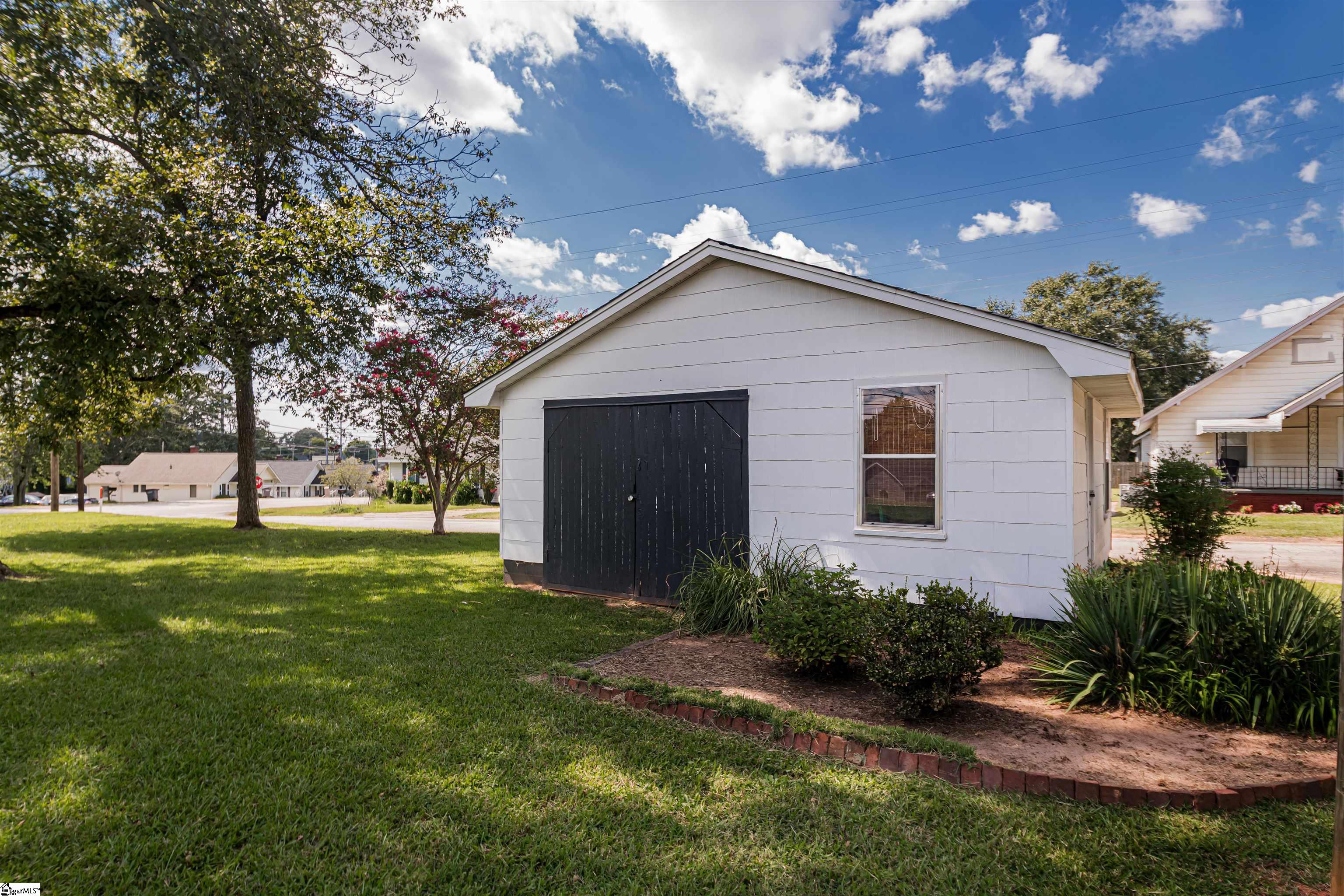 803 Anderson Drive Liberty, SC 29657 - Photo 3 of 35