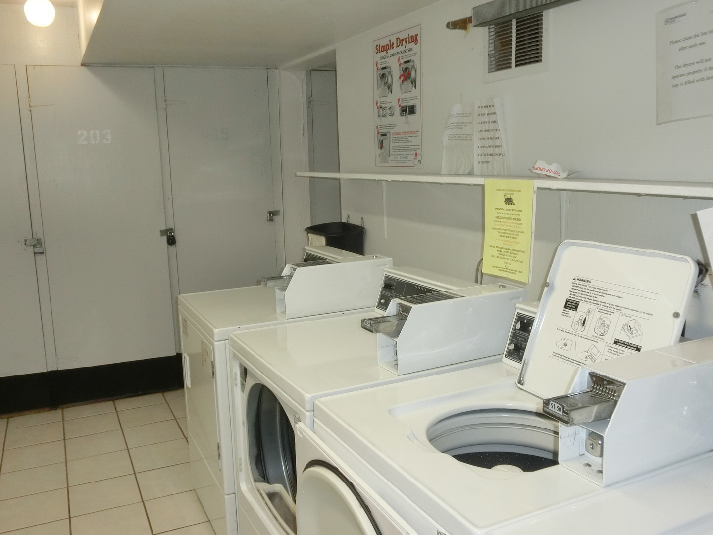 10324 South Ridgeland Avenue, Unit 105 Chicago Ridge, IL 60415 - Photo 12 of 16 a utility room with dryer and washer
