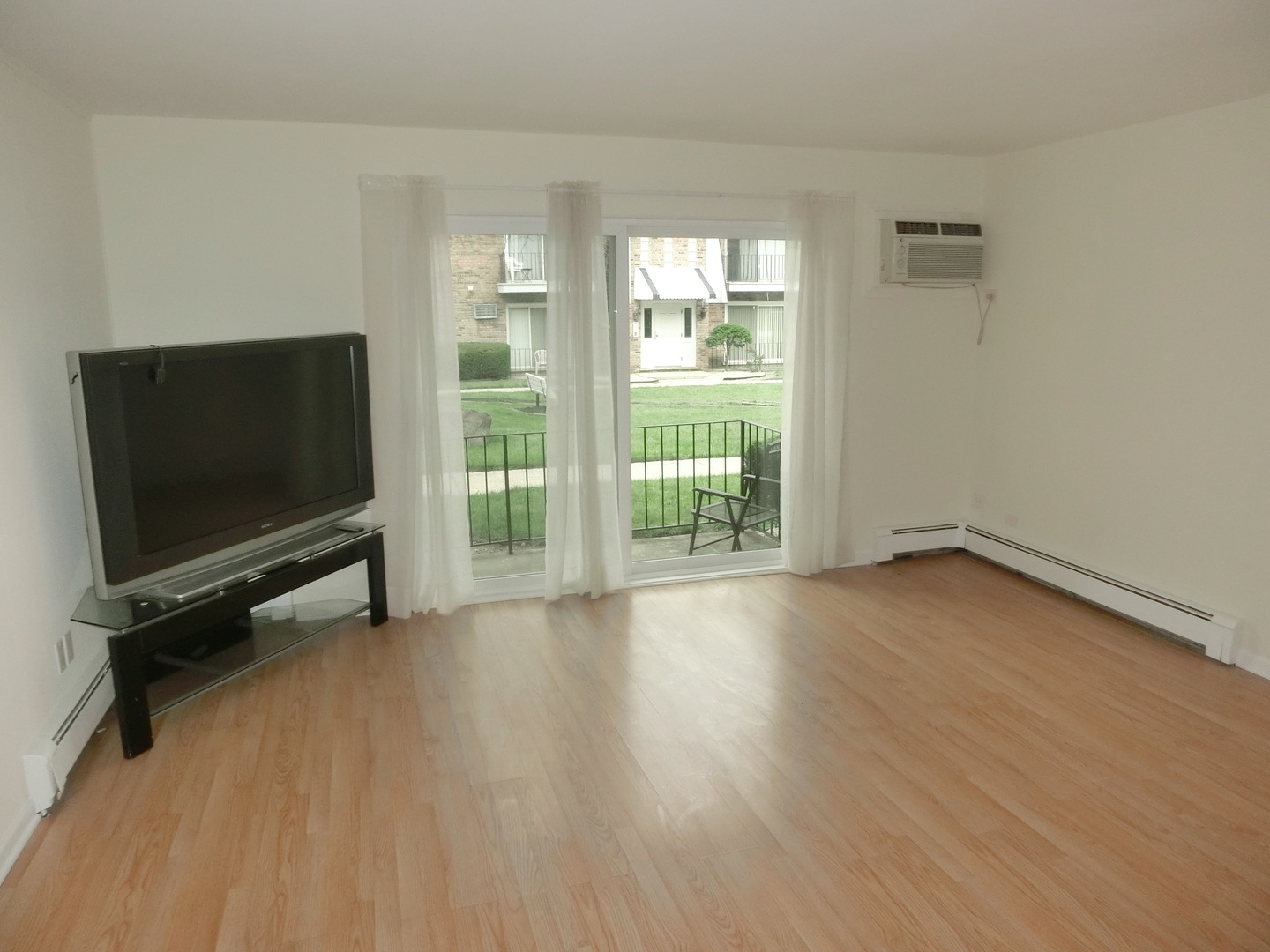 10324 South Ridgeland Avenue, Unit 105 Chicago Ridge, IL 60415 - Photo 3 of 16 wooden floor and windows in a room