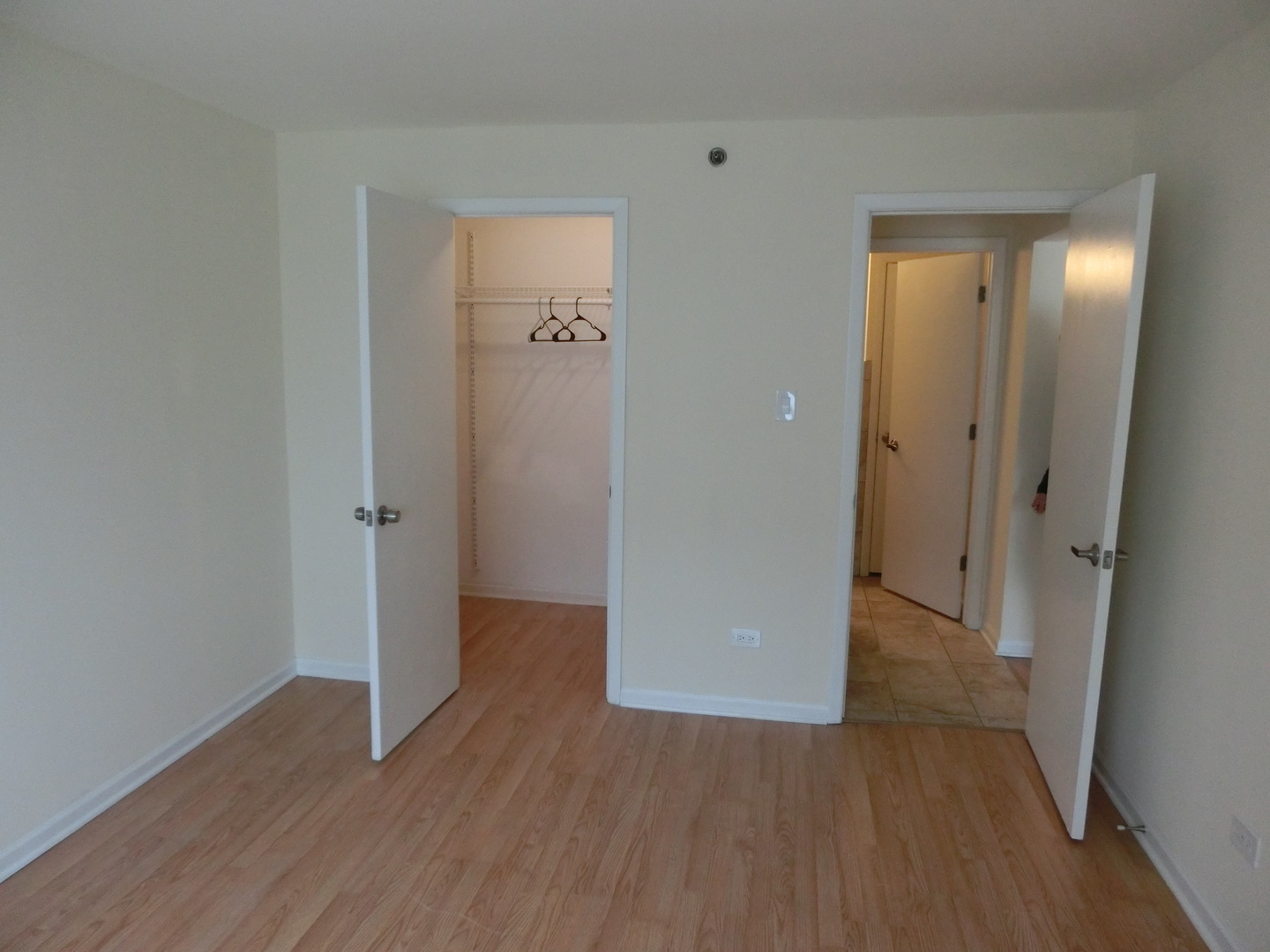 10324 South Ridgeland Avenue, Unit 105 Chicago Ridge, IL 60415 - Photo 9 of 16 a view of a hallway with wooden floor