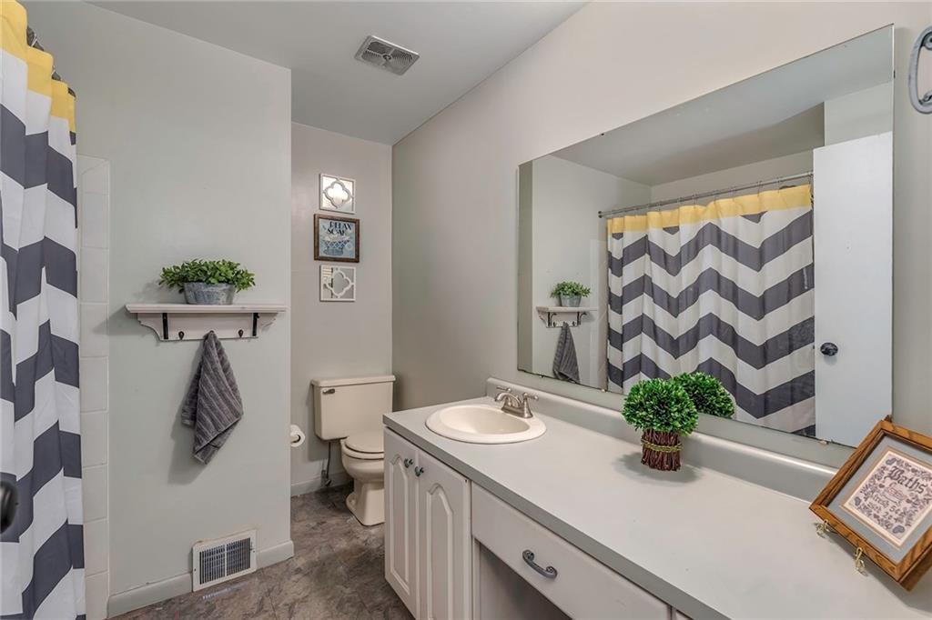 141 North Jamestown Road Coraopolis, PA 15108 - Photo 14 of 25 Gallery Image 14