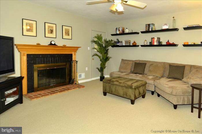 9062 Brook Ford Road Burke, VA 22015 - Photo 2 of 27 Family Room