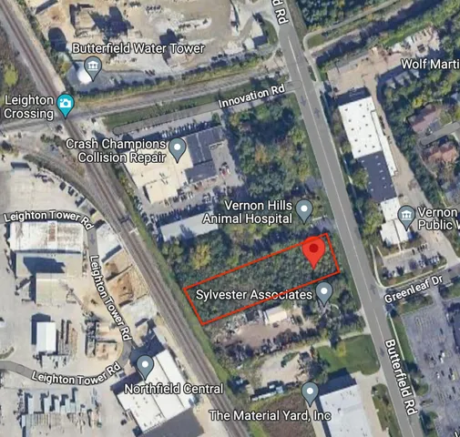 a view of a backyard of the house