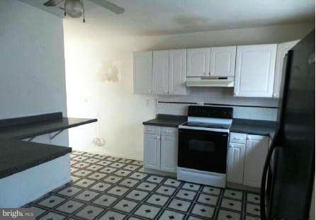 7232 Kennebunk Road Baltimore, MD 21244 - Photo 8 of 10 Kitchen