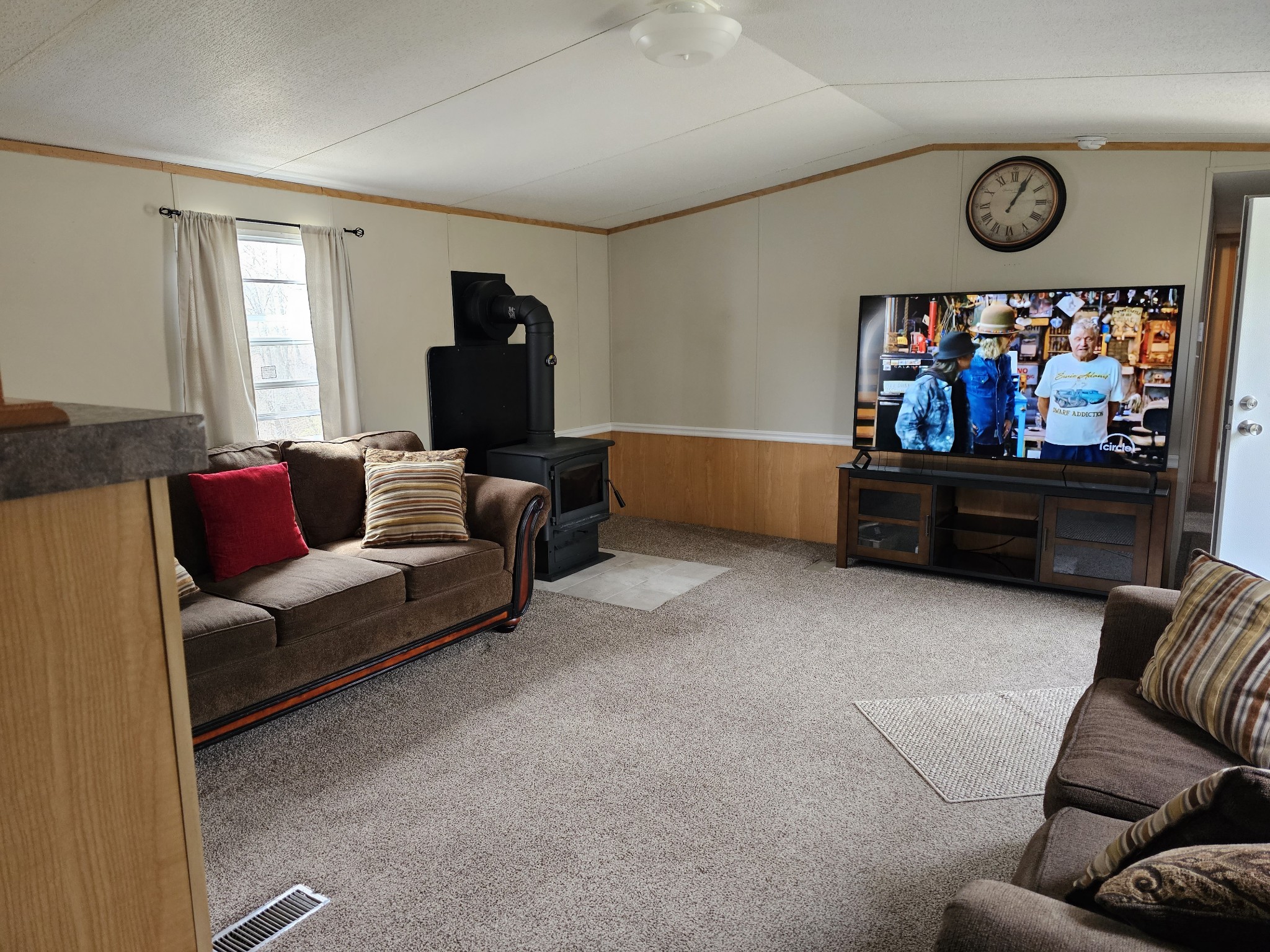 41 Sweet Springs Road Kelso, TN 37348 - Photo 8 of 38 a living room with furniture and a window