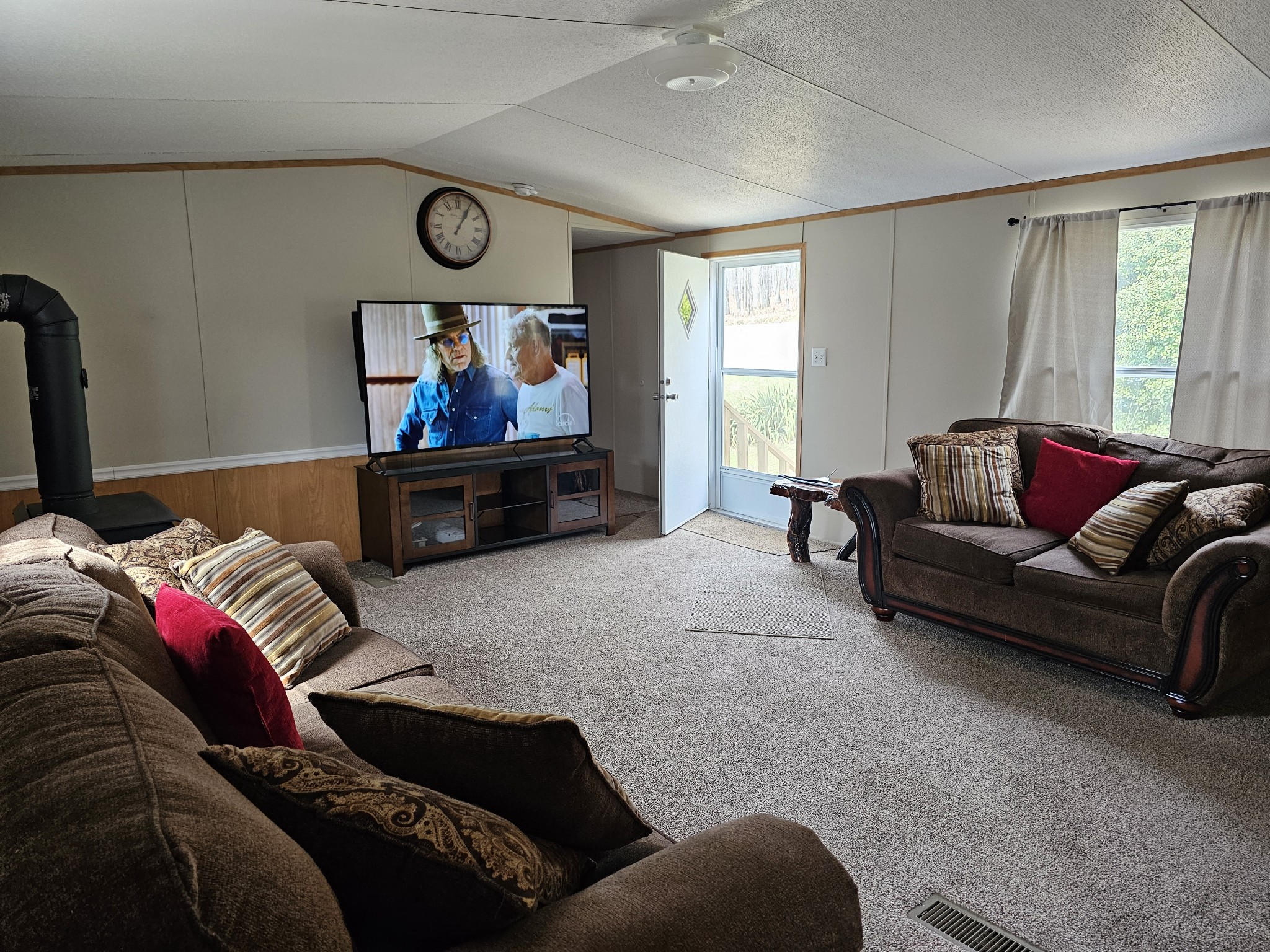 41 Sweet Springs Road Kelso, TN 37348 - Photo 9 of 38 a living room with furniture and a window