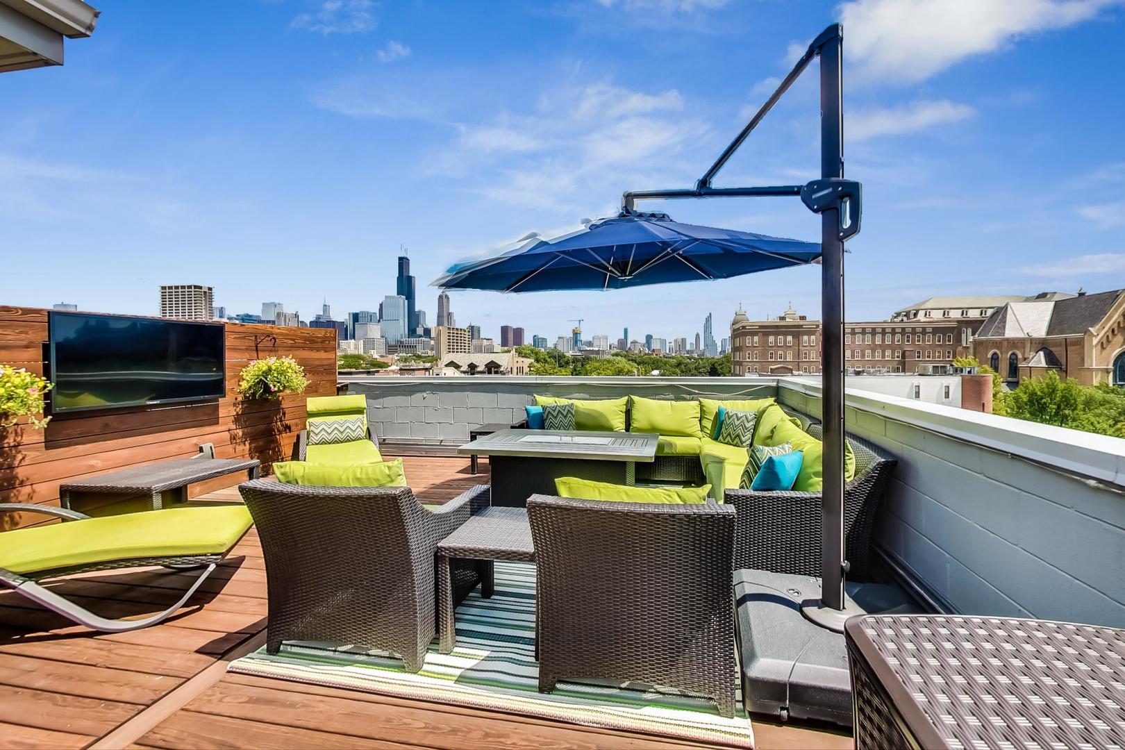 1033 South Racine Avenue, Unit 3SR Chicago, IL 60607 - Photo 38 of 49 a view of outdoor space with seating area