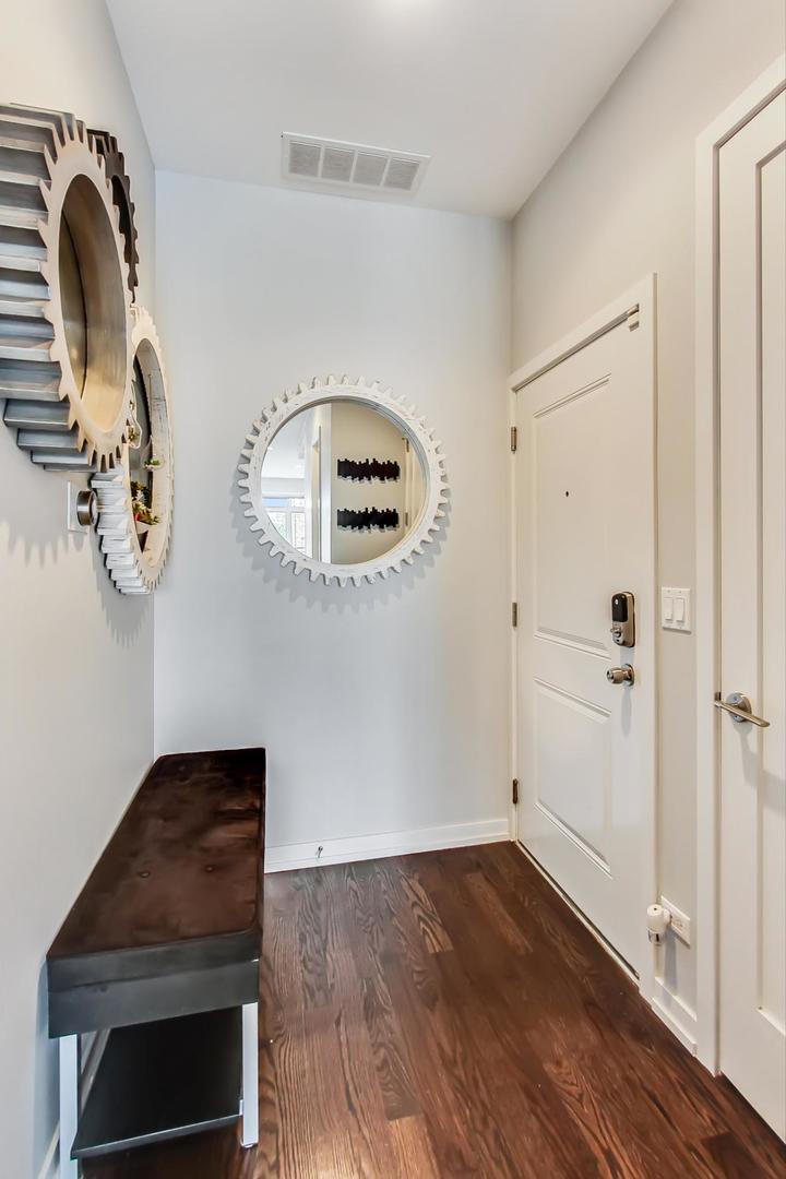 1033 South Racine Avenue, Unit 3SR Chicago, IL 60607 - Photo 5 of 49 a view of a livingroom with wooden floor