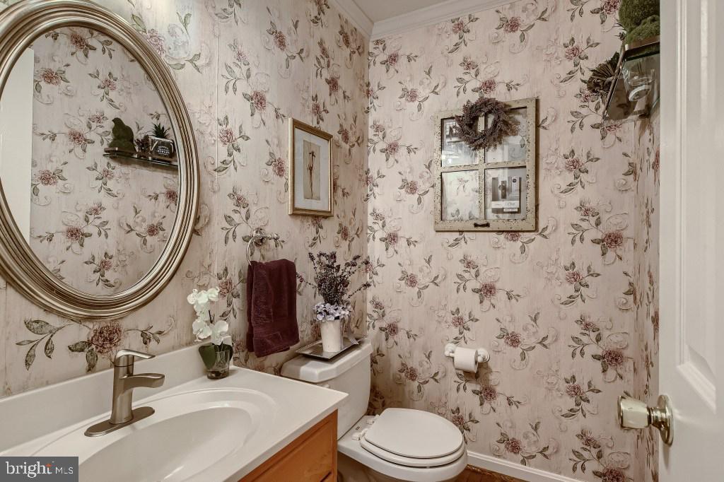 16712 Ridge Road Upperco, MD 21155 - Photo 13 of 33 main floor powder room