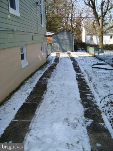 5504 Tramore Road Baltimore, MD 21214 - Photo 22 of 29 a view of a yard with a house