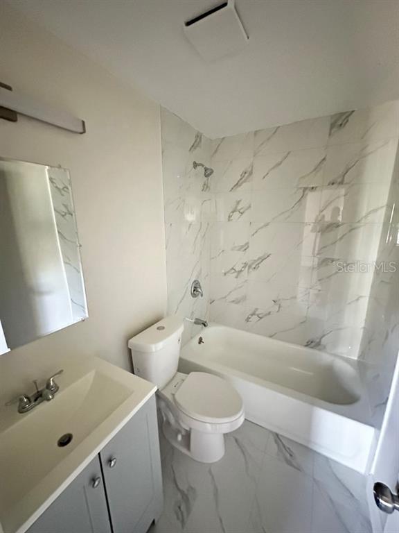 534 Charles Court Orlando, FL 32805 - Photo 6 of 8 a bathroom with a sink a toilet and shower