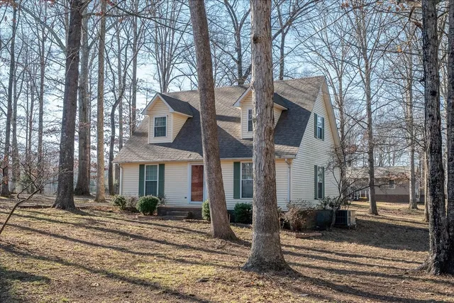 $279,500 | 210 State Avenue, Lawrenceburg, TN 38464