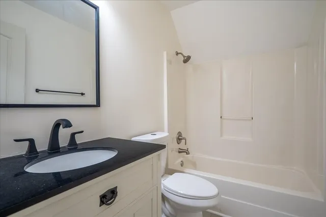 $279,500 | 210 State Avenue, Lawrenceburg, TN 38464