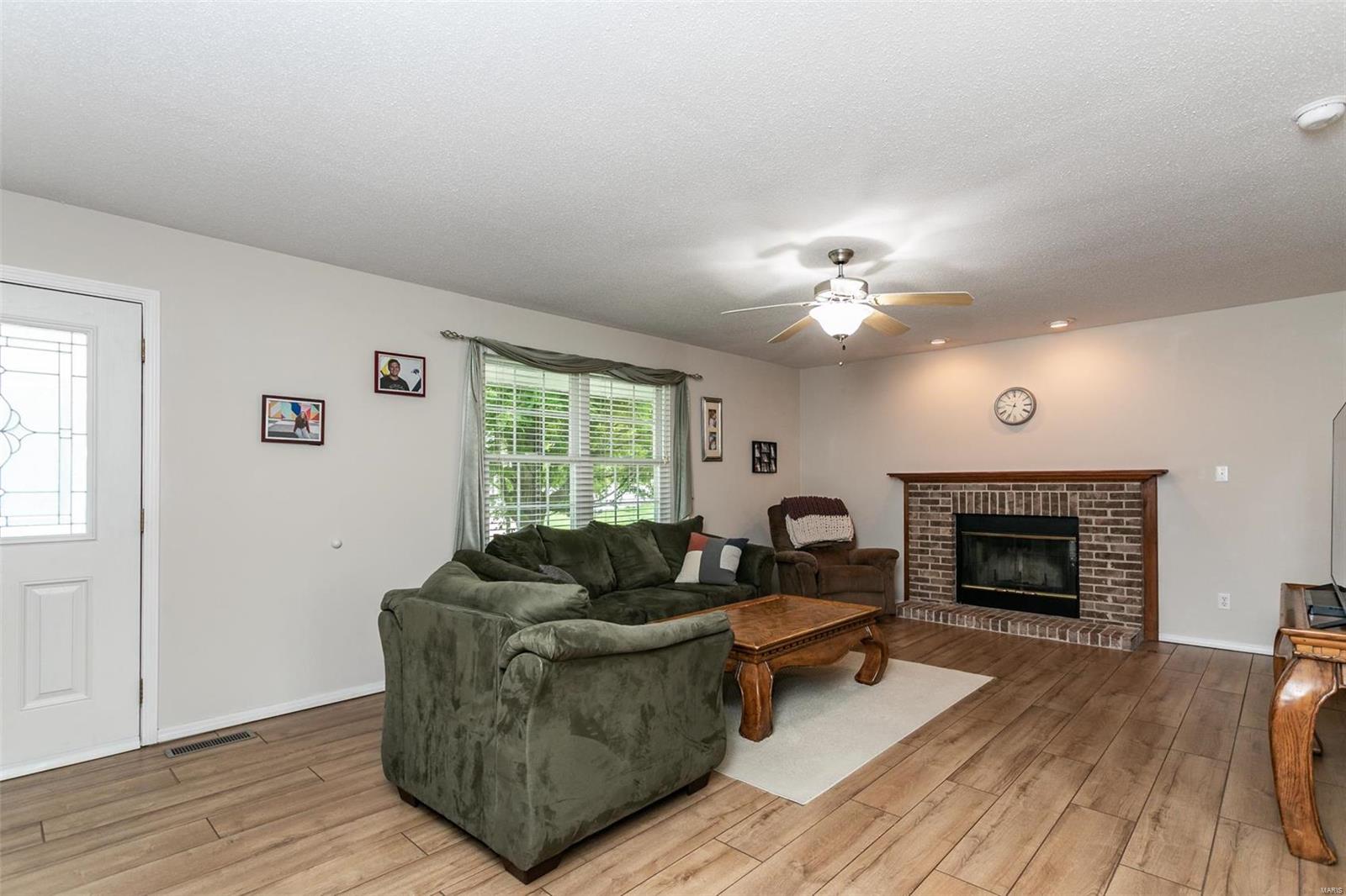 933 Moye School Road O'Fallon, IL 62269 - Photo 8 of 37 Gallery Image 8
