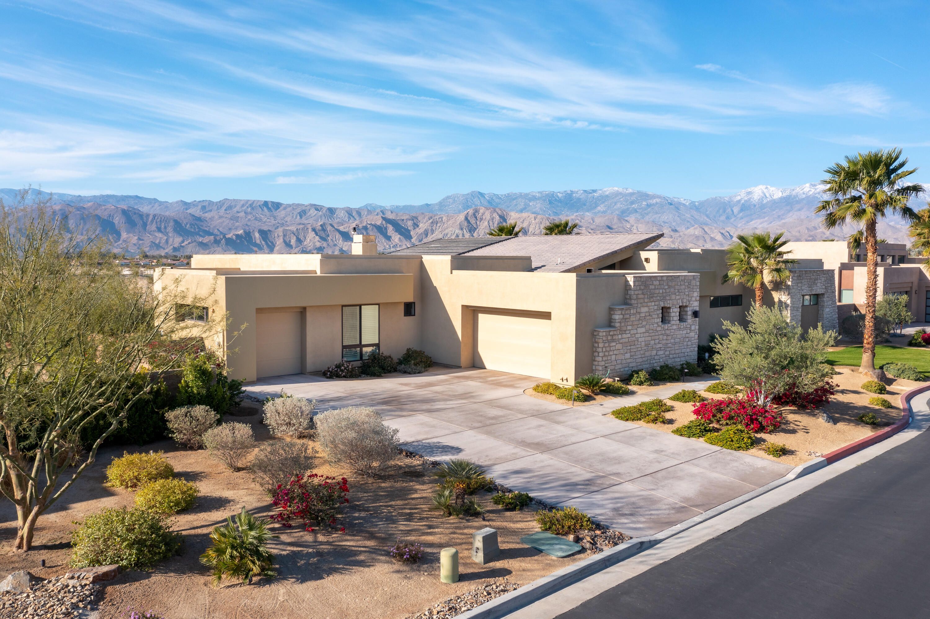 13 Via Montagna Rancho Mirage, CA 92270 - Photo 8 of 35 3 car garage