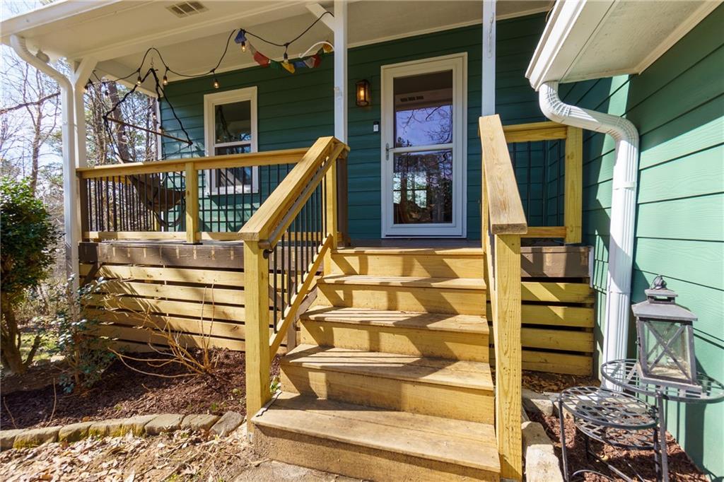 a view of entryway with a front door