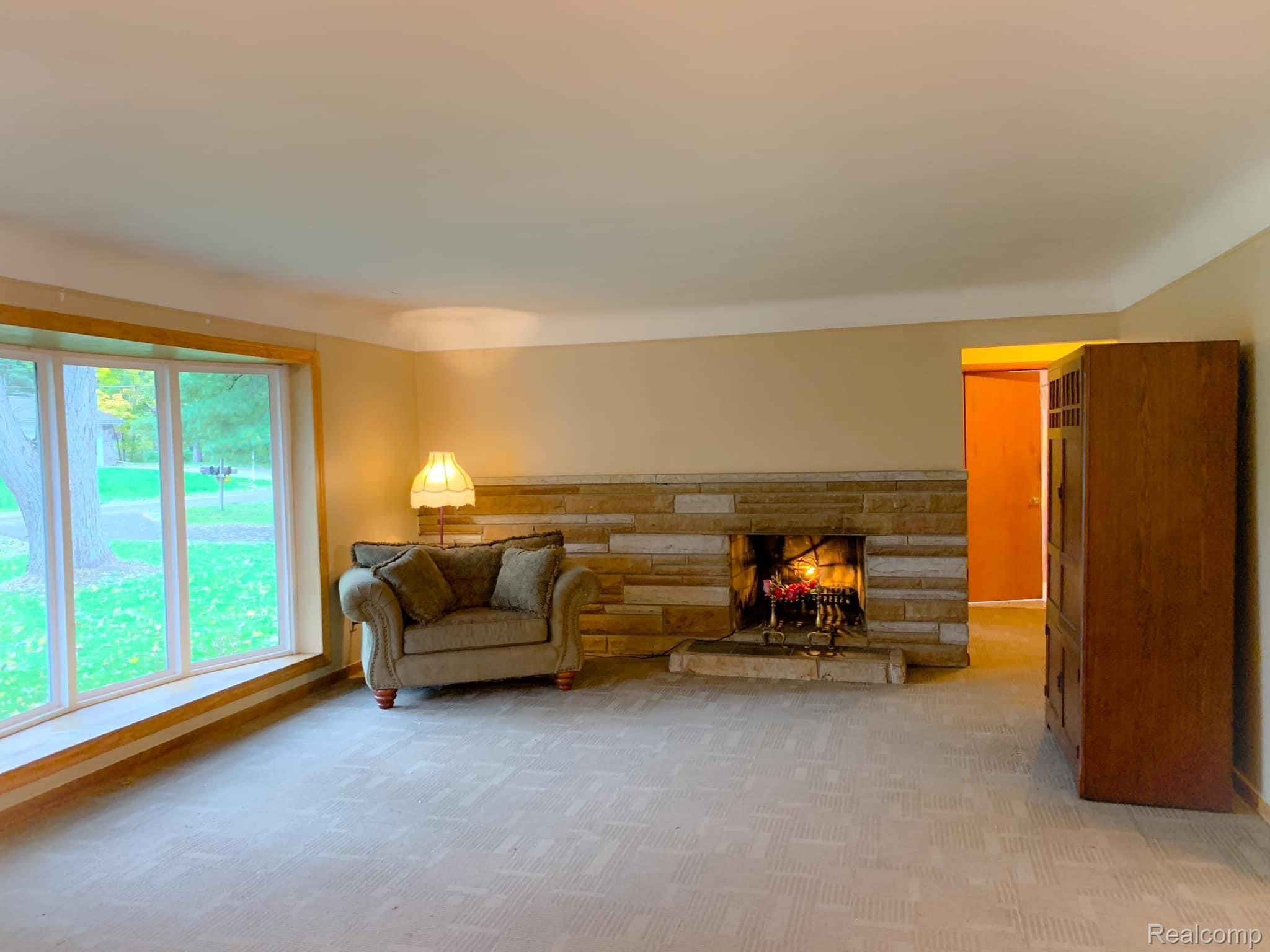 28350 Bayberry Road Farmington, MI 48331 - Photo 10 of 26 28530 BAYBERRY FARMINGTON HILLS MI (13).jpg