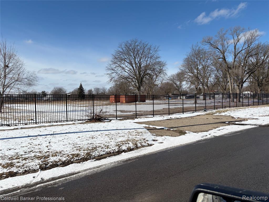 2701 Branch Road Flint, MI 48506 - Photo 2 of 6