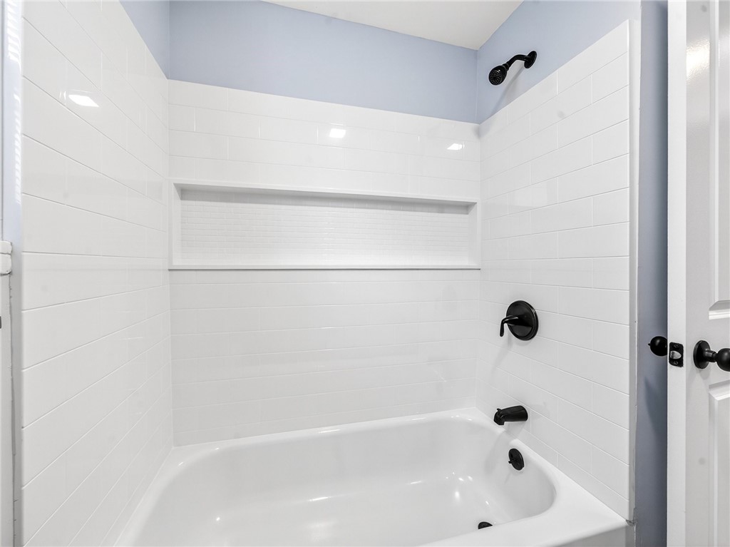 45 Bowman Street Rochester, NY 14609 - Photo 12 of 38