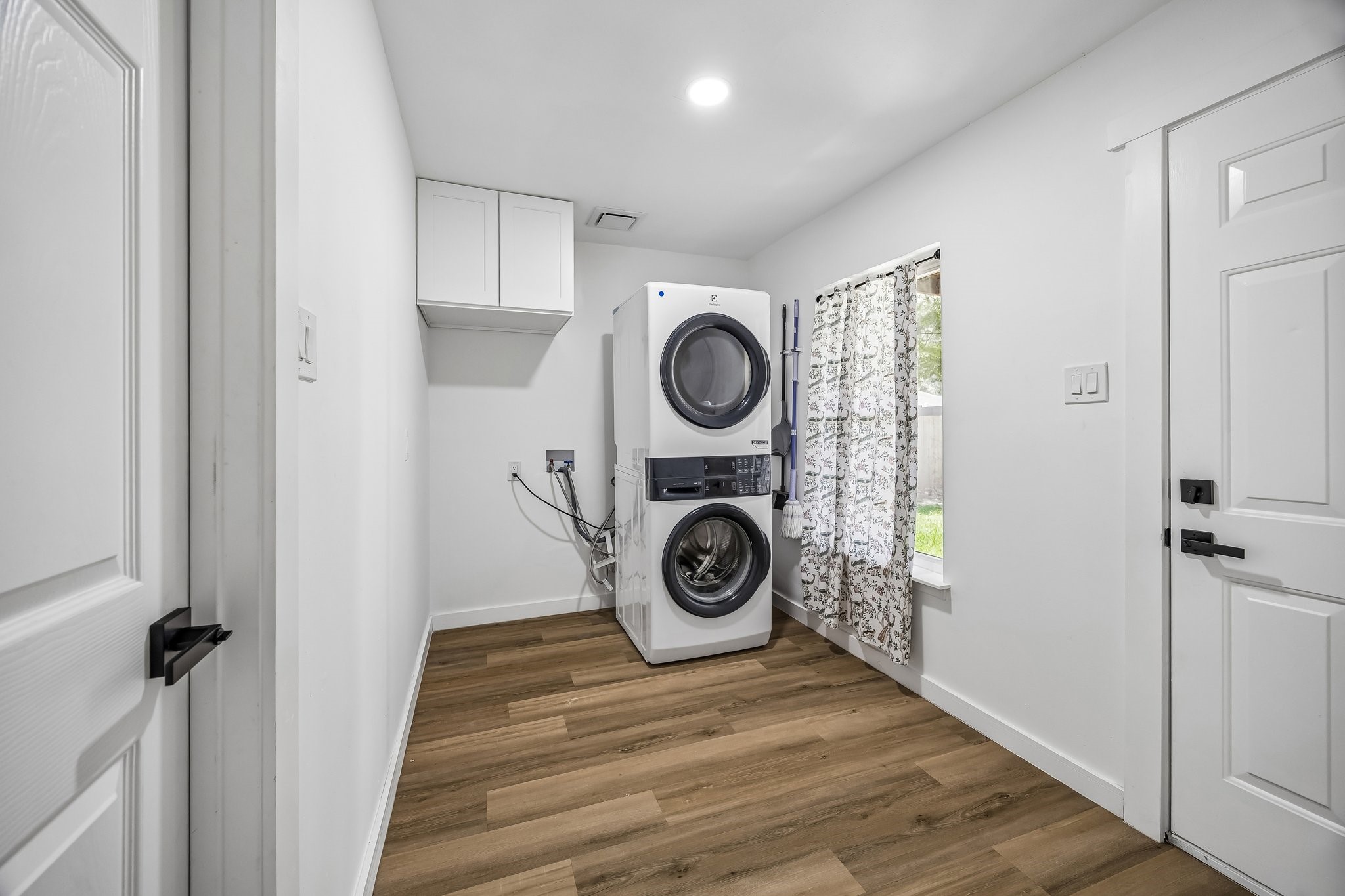 23319 Whispering Willow Drive Spring, TX 77373 - Photo 22 of 31 Laundry Room