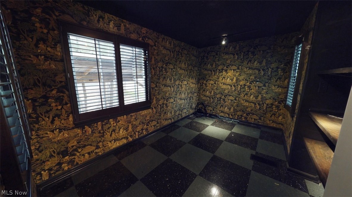 1579 Compton Road Cleveland, OH 44118 - Photo 8 of 23