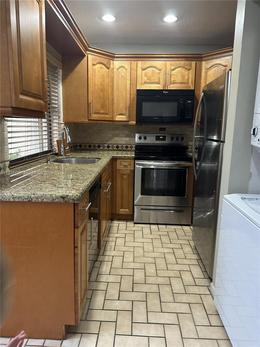 6273 Northwest 170th Terrace Hialeah, FL 33015 - Photo 8 of 10