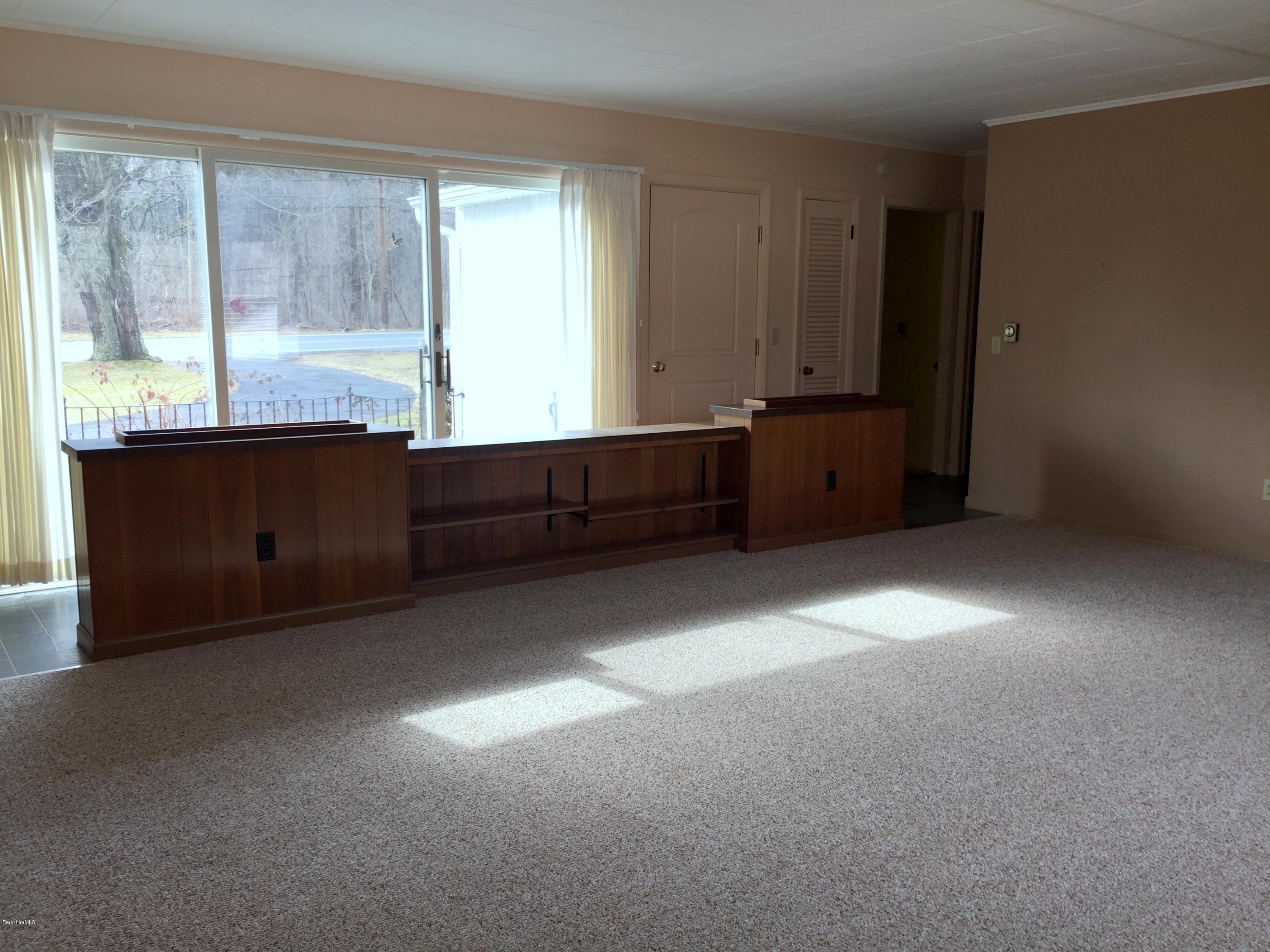 406 Barker Road Pittsfield, MA 01201 - Photo 13 of 20 406 Barker Rd 028-001