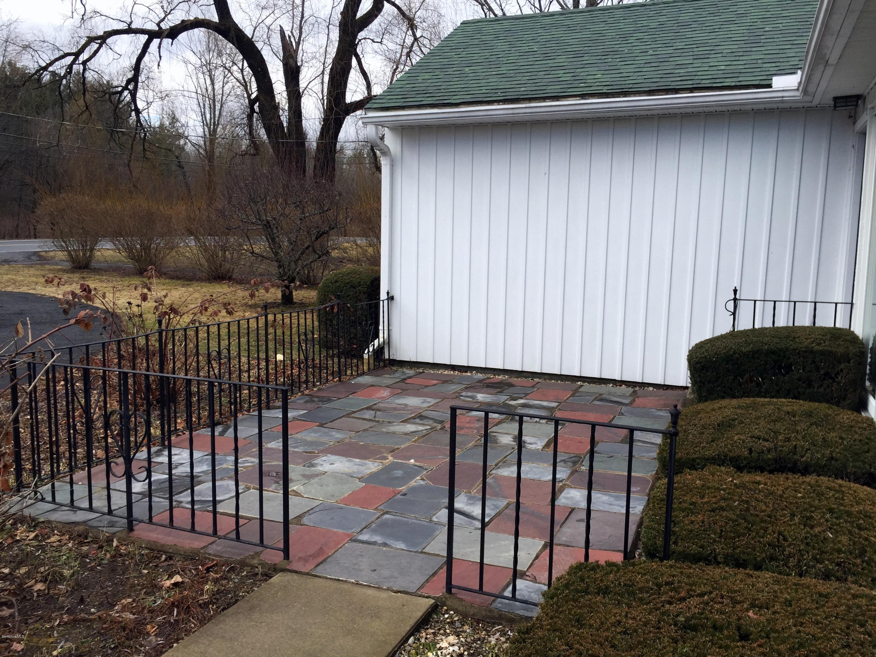 406 Barker Road Pittsfield, MA 01201 - Photo 4 of 20 406 Barker Rd 039-001