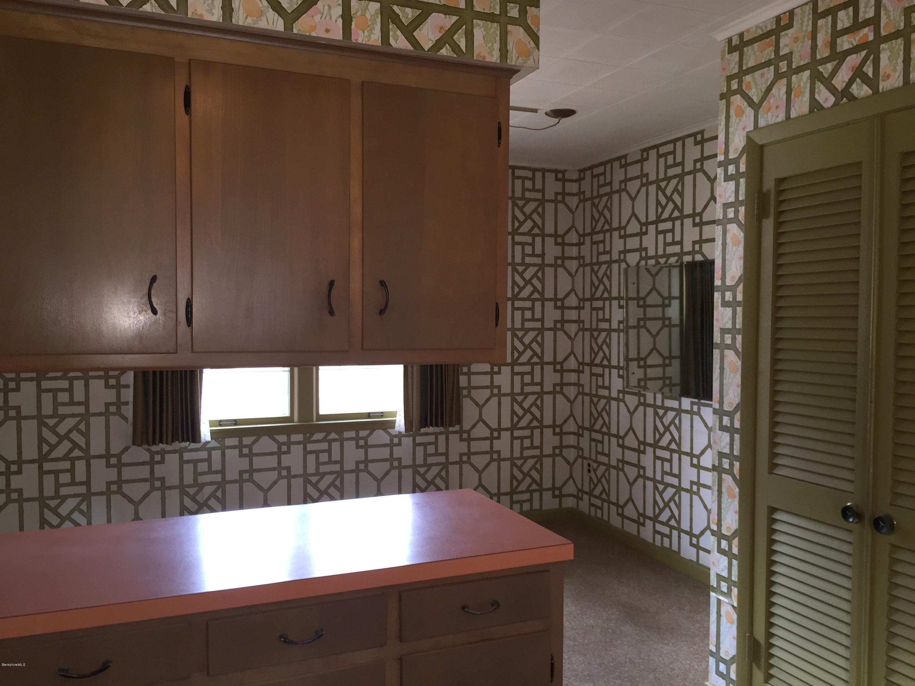 406 Barker Road Pittsfield, MA 01201 - Photo 9 of 20 406 Barker Rd 033-001
