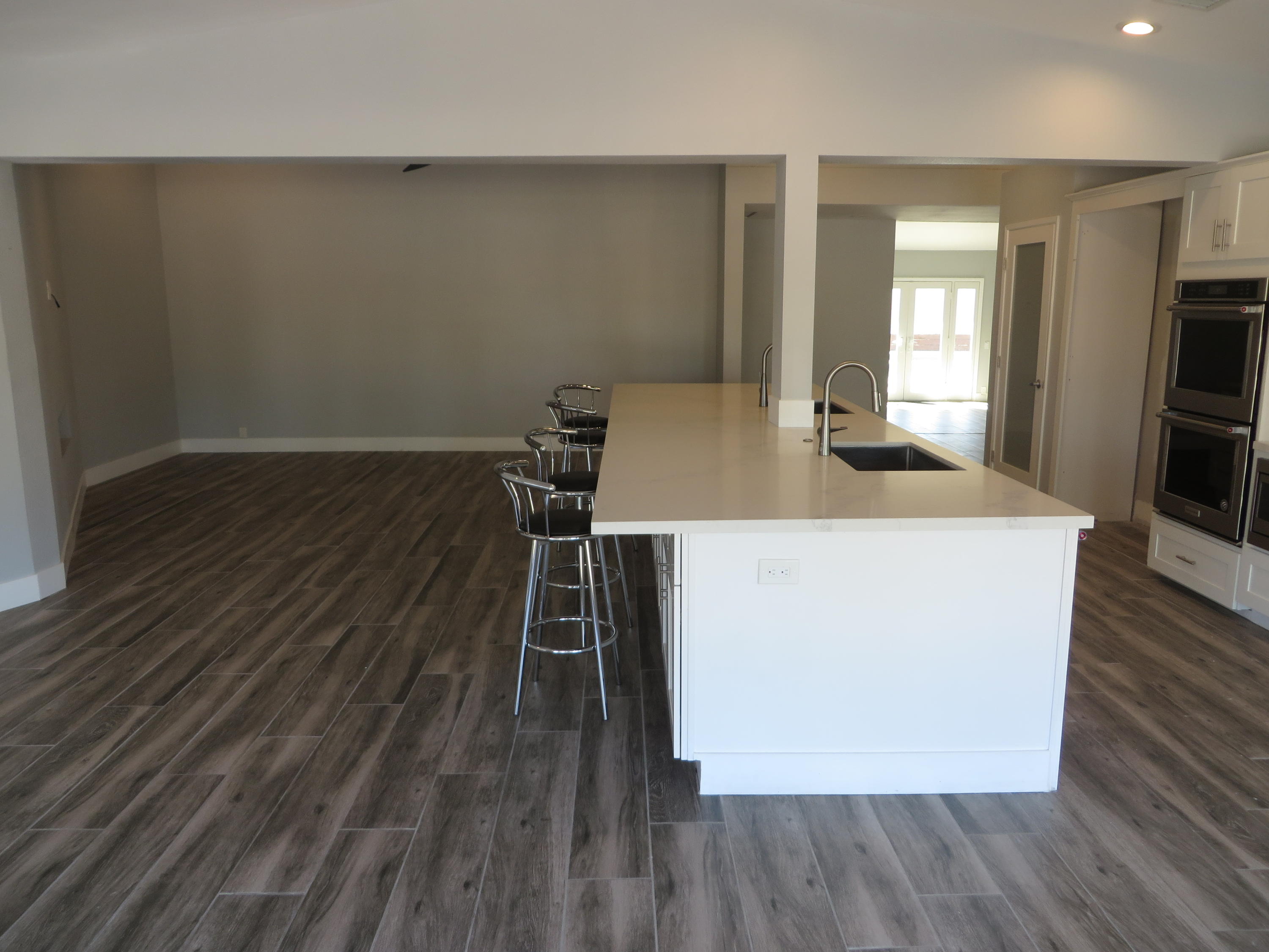73315 Haystack Road Palm Desert, CA 92260 - Photo 8 of 32 a room with wooden floor and furniture