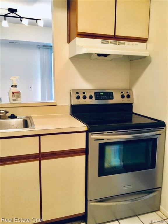 27434 Evergreen Road, Unit 37 Southfield, MI 48076 - Photo 7 of 18