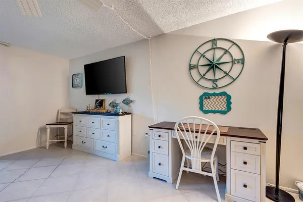 a view of a livingroom with furniture