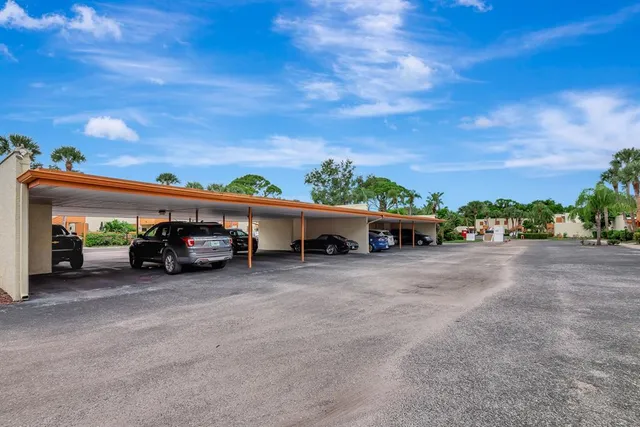 $2,250 | 131 Wild Palm Drive, Bradenton, FL 34210