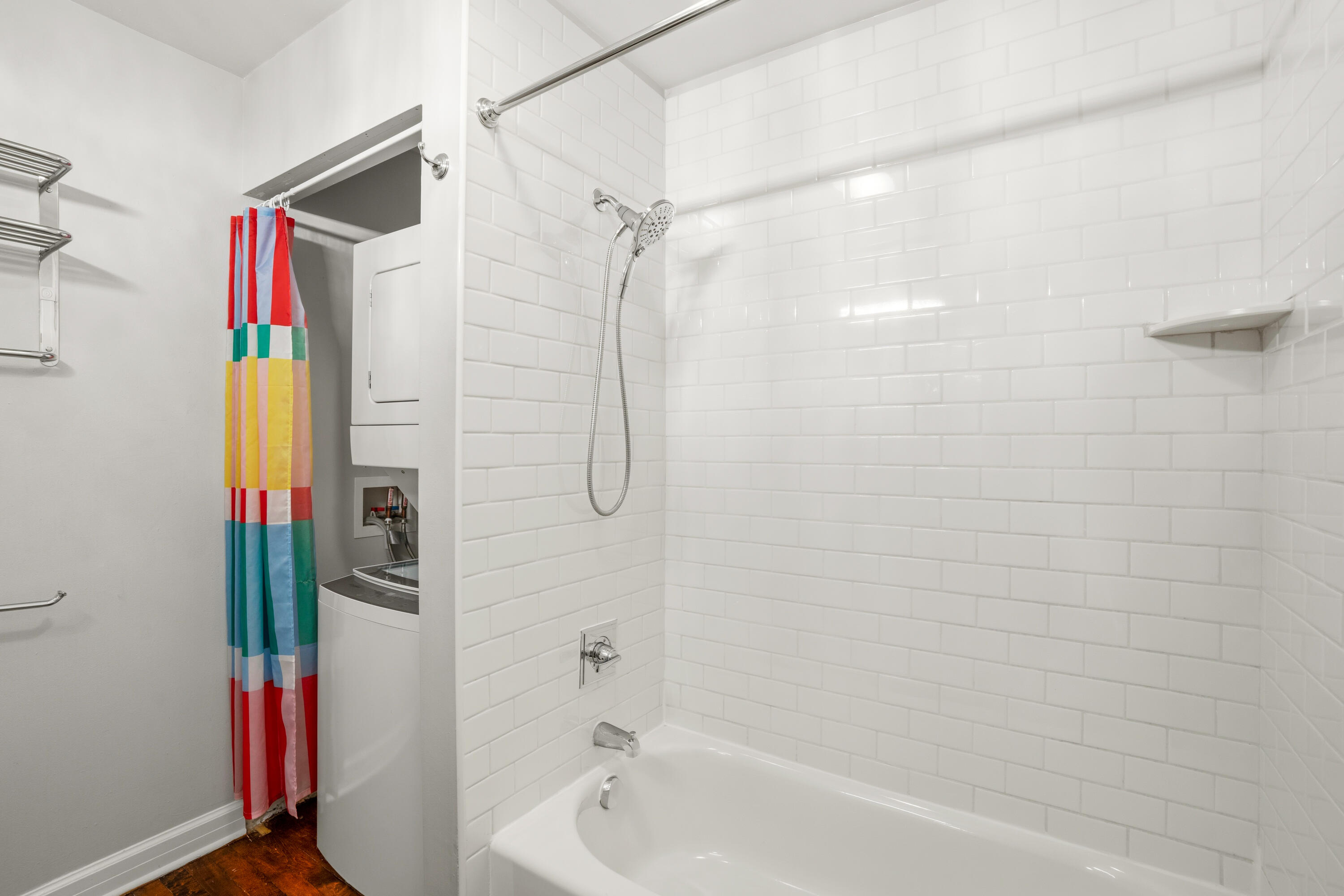 215 West Maple Street, Unit 607 Milwaukee, WI 53204 - Photo 17 of 20 Newer Washer & Drye