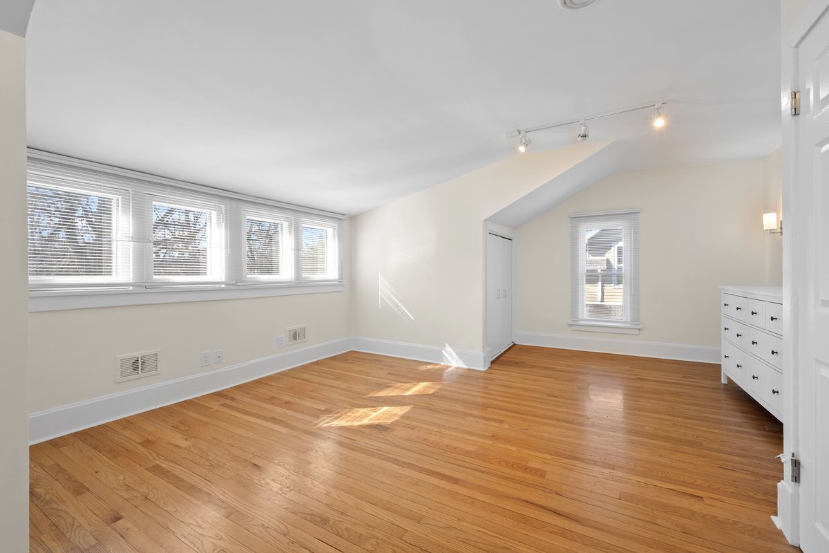 823 Deerfield Road Highland Park, IL 60035 - Photo 11 of 19