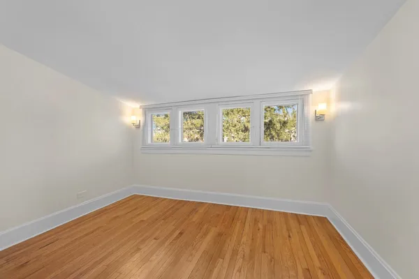 $2,950 | 823 Deerfield Road, Highland Park, IL 60035